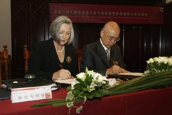 President Ann Weaver Hart and President Guo Yih-Shun