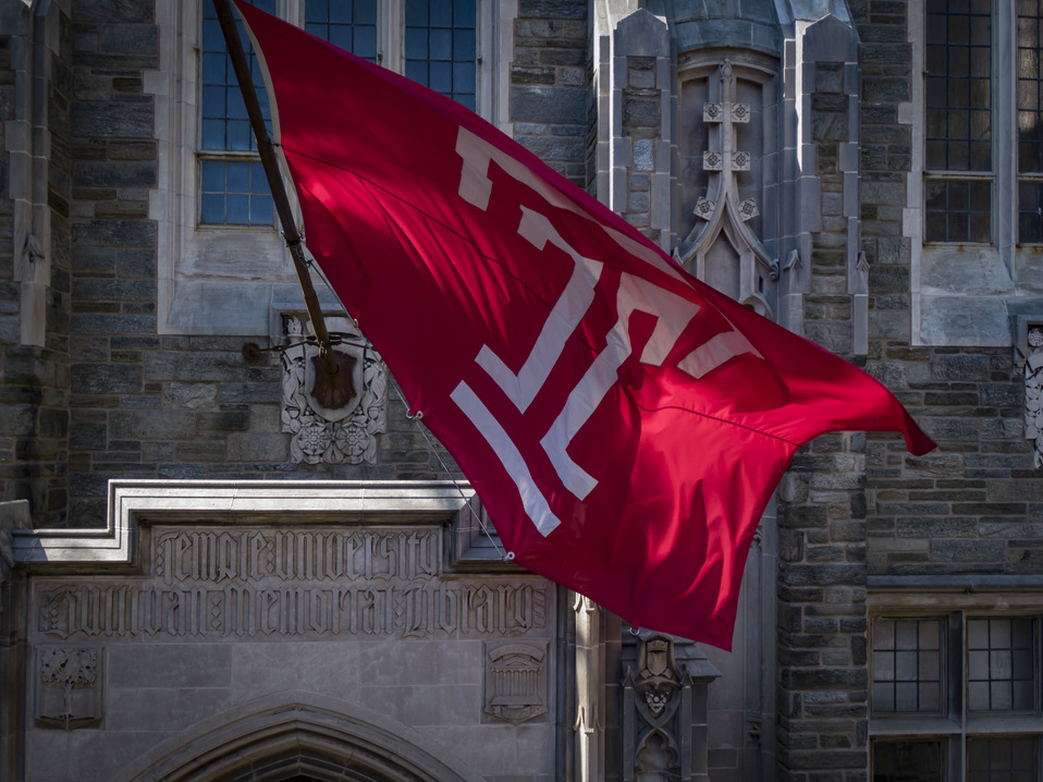 Image of the cherry and white Temple ‘T’ flag outside of Sullivan Hall on Main Campus.