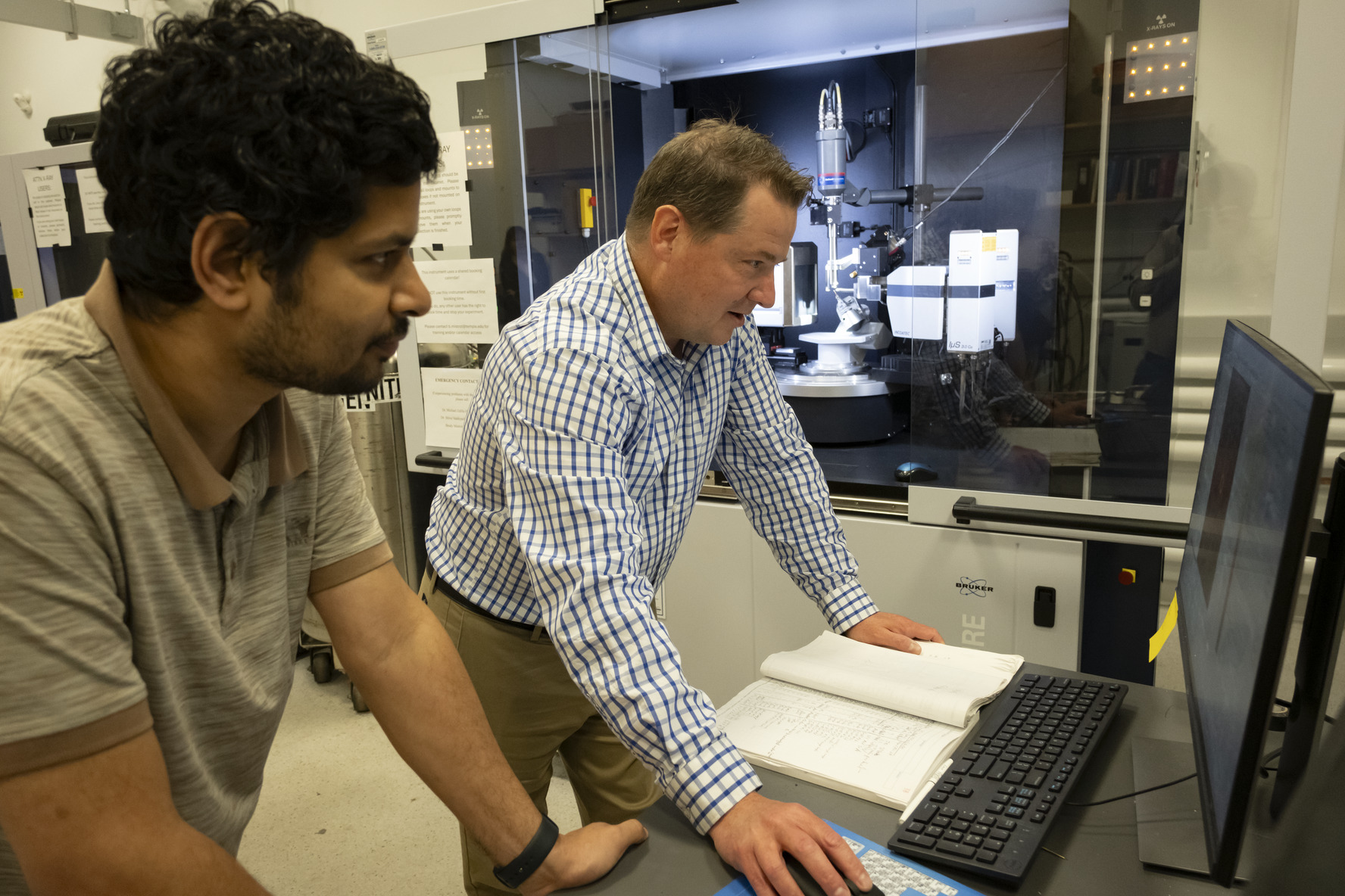 Chemistry professor Mike Zdilla and student