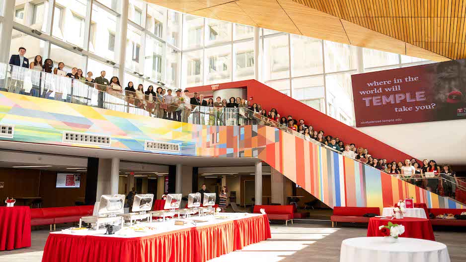 group image of students and dean on the steps in Mazur for a group photo
