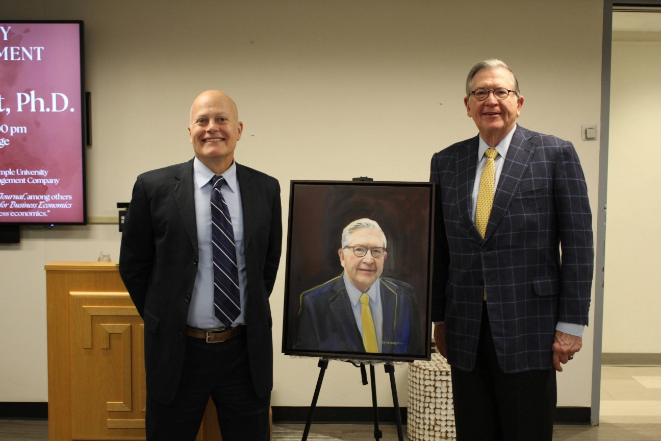 Michael Bognanno and Lacy Hunt, alongside the newly unveiled portrait of Hunt. 