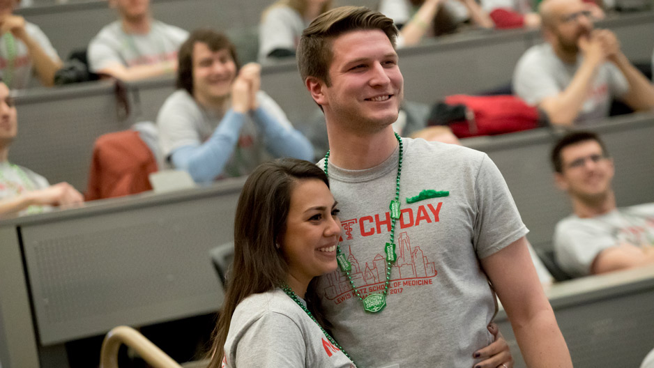 Med students Becky Lacayo and Chris Kyper posing for a photo.