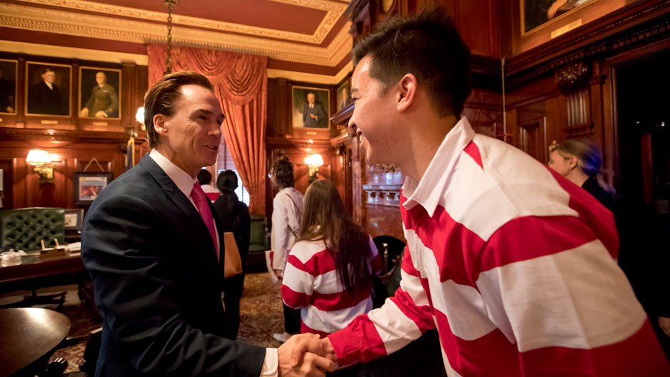 student shaking hands with Lt. Gov. Mike Stack