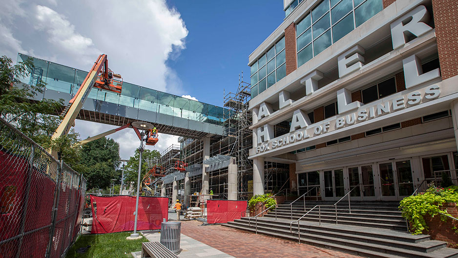 The skywalk form Speakman Hall to 1810 Liacouras Walk