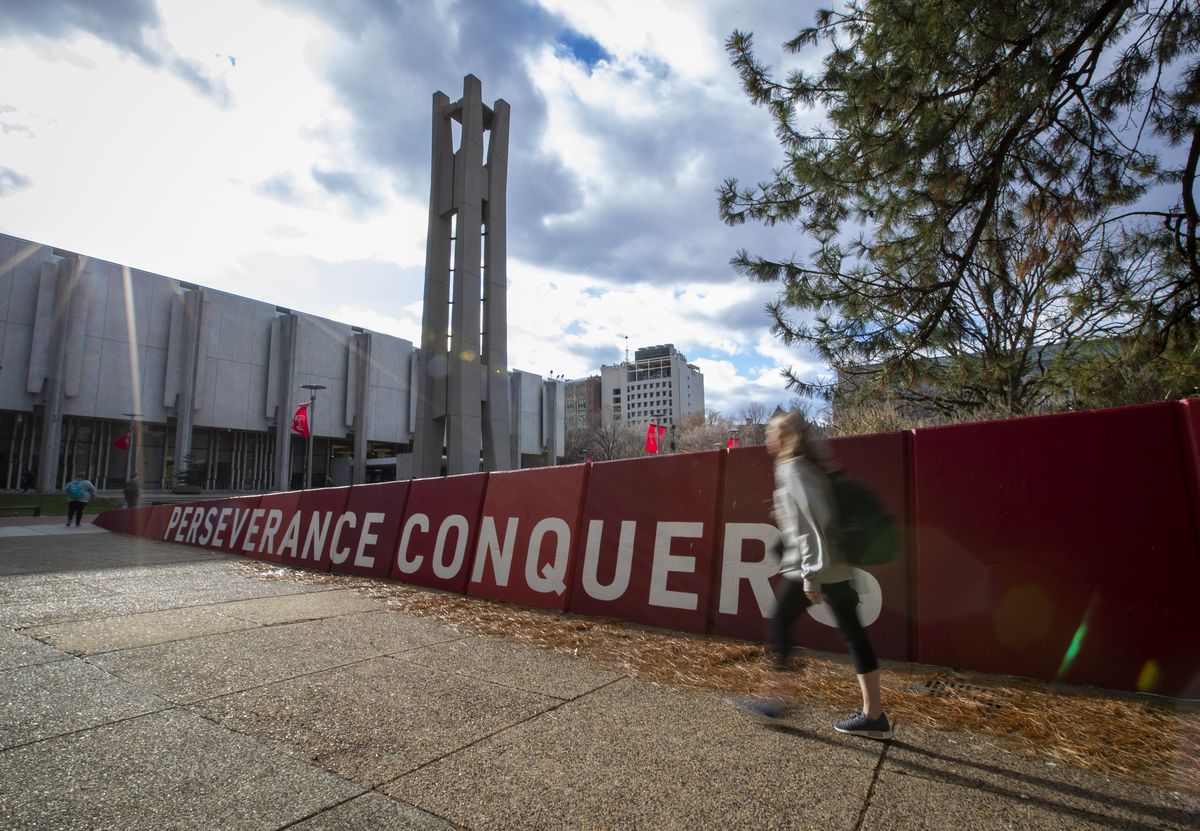 the “Perseverance Conquers” sign