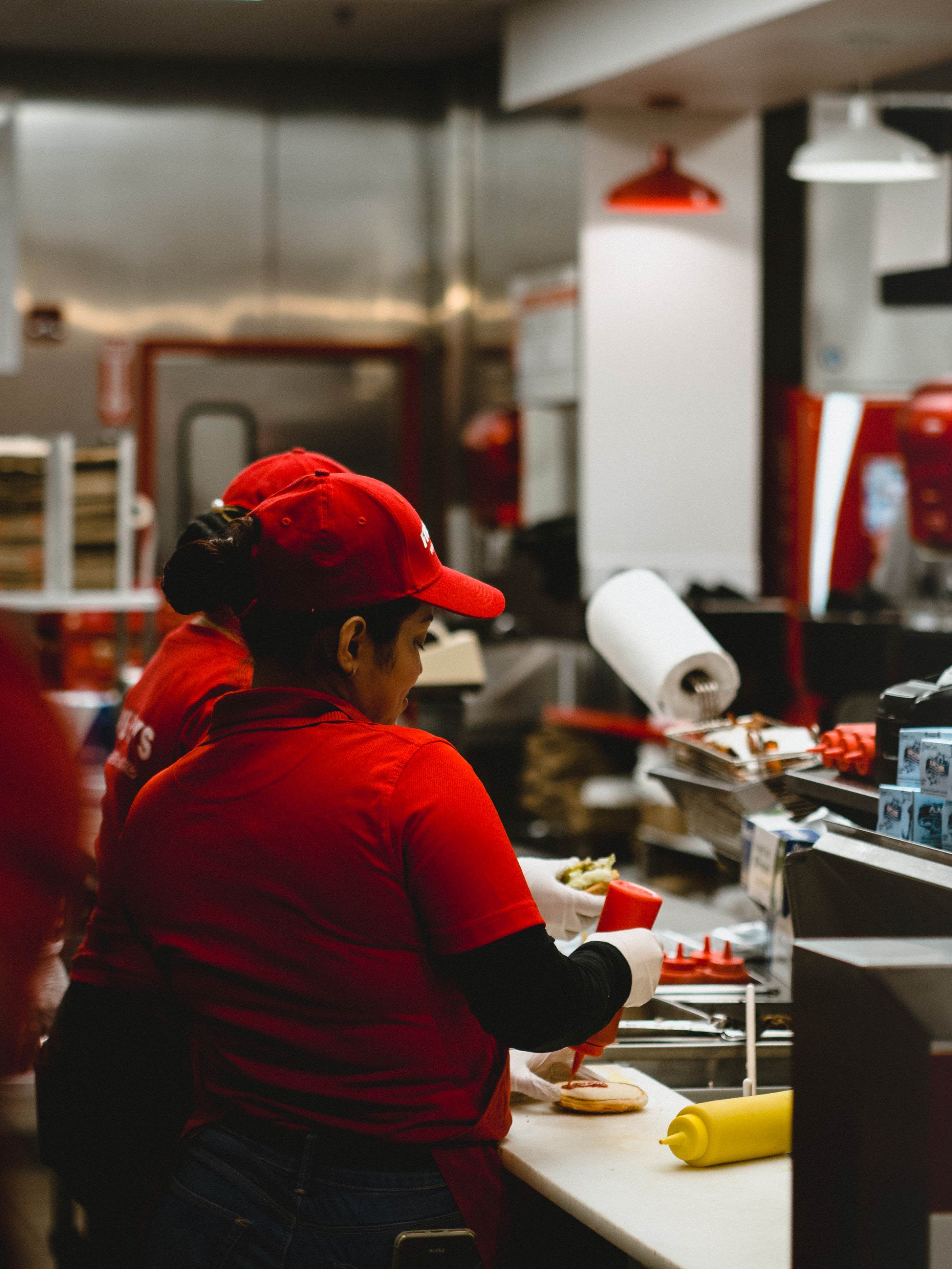 Women working in a fast food restaurant