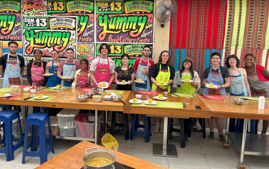 group shot of LASS students in a cooking class in Peru