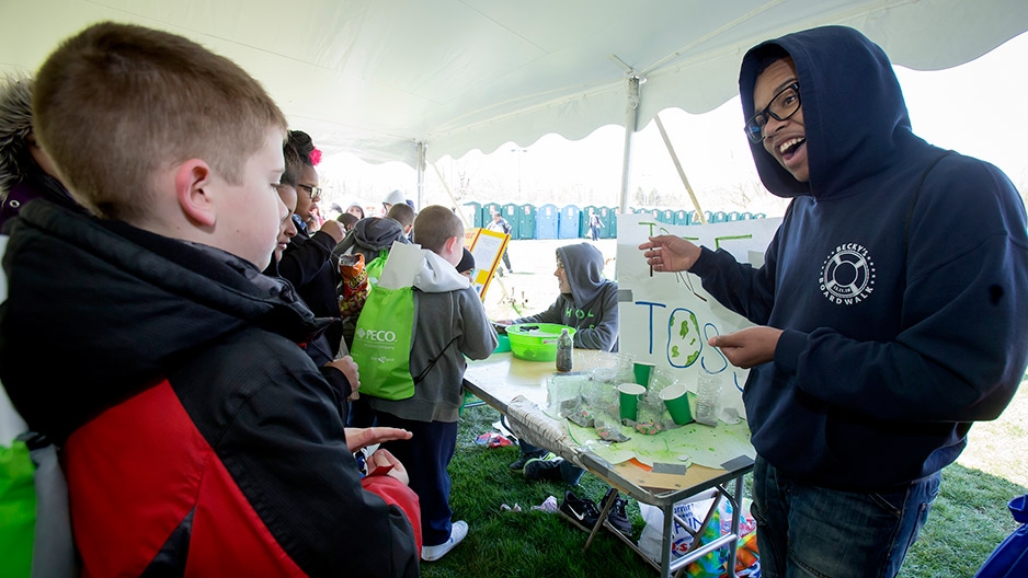 An exhibitor at Temple EarthFest 2015 talking to children about his project. 