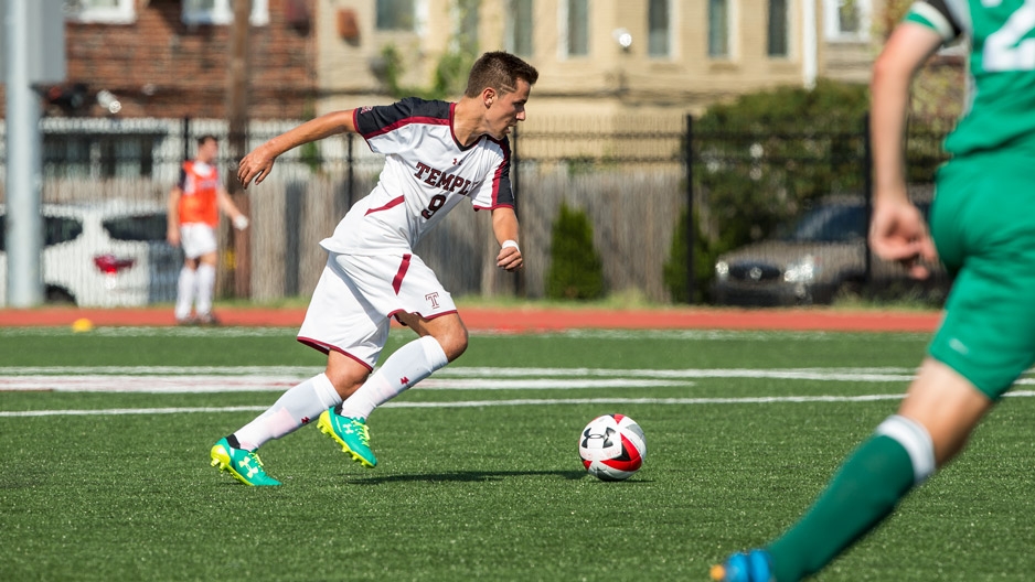 Jorge Gomez Sanchez playing soccer.
