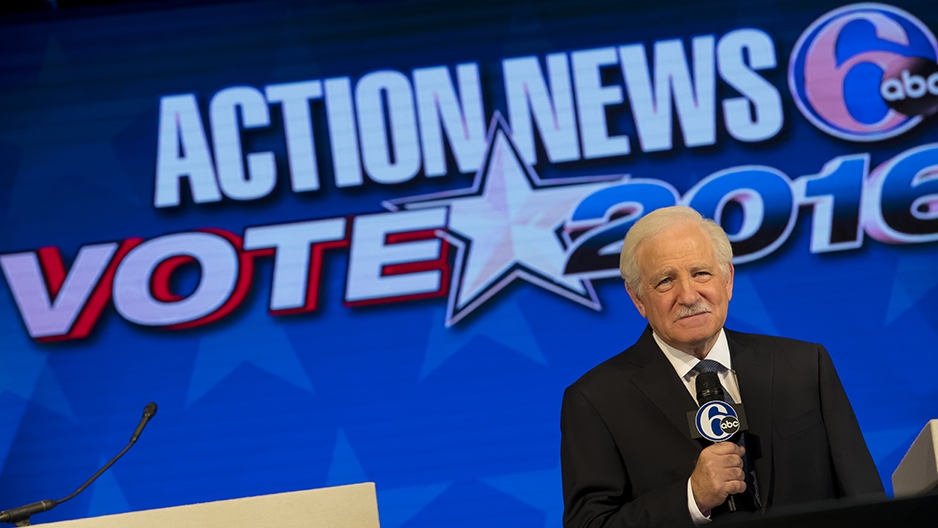 6ABC anchor Jim Gardner moderating a U.S. Senate debate on Temple’s campus.