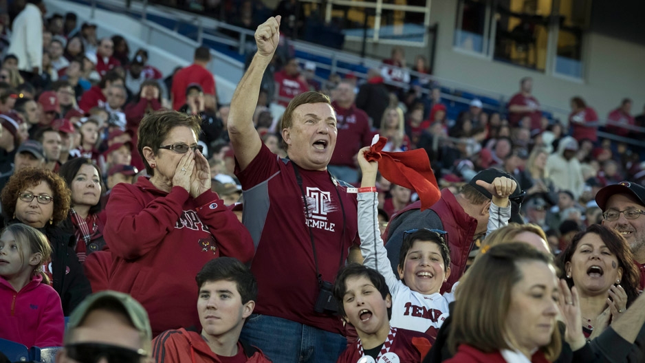 Temple alumnus Bill DeSio cheering in the stands.