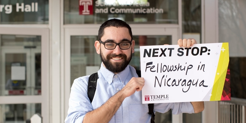 Eli LaBan holding up a sign that says "Fellowship in Nicaragua."