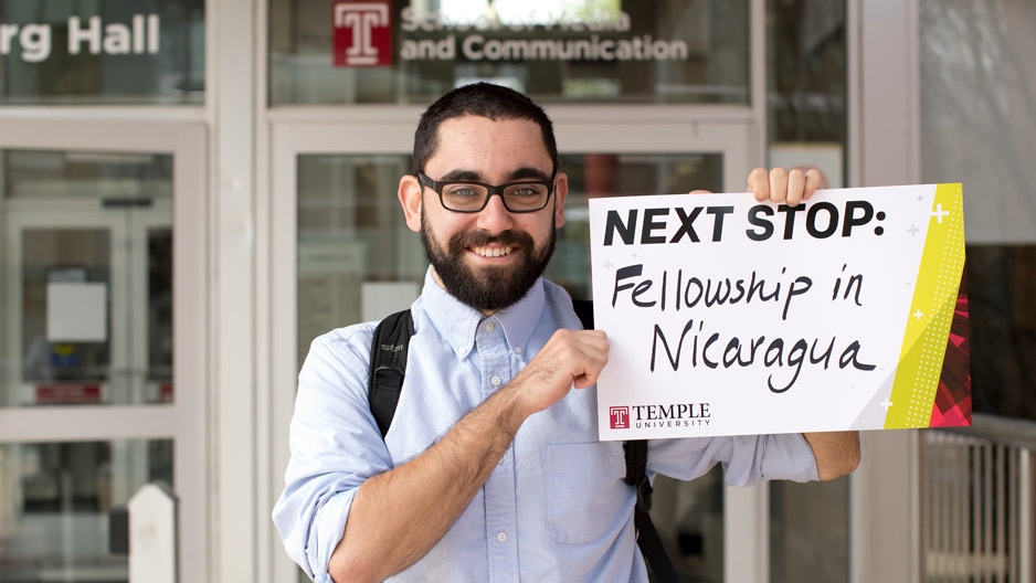 Eli LaBan holding up a sign that says "Fellowship in Nicaragua."