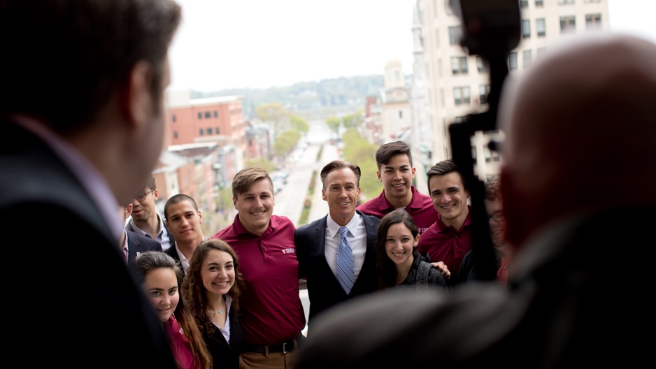 Temple students posing for a photo with Pennsylvania Lt. Gov. Mike Stack