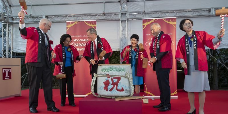Temple University and Showa Women's University leadership break open a sake barrel to celebrate the official opening of TUJ's new campus. 