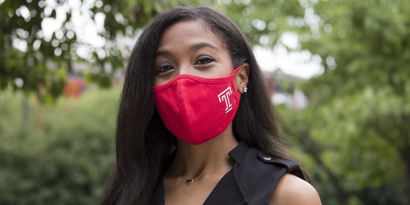 Marnice Charles from Klein College wearing a Temple branded mask. 