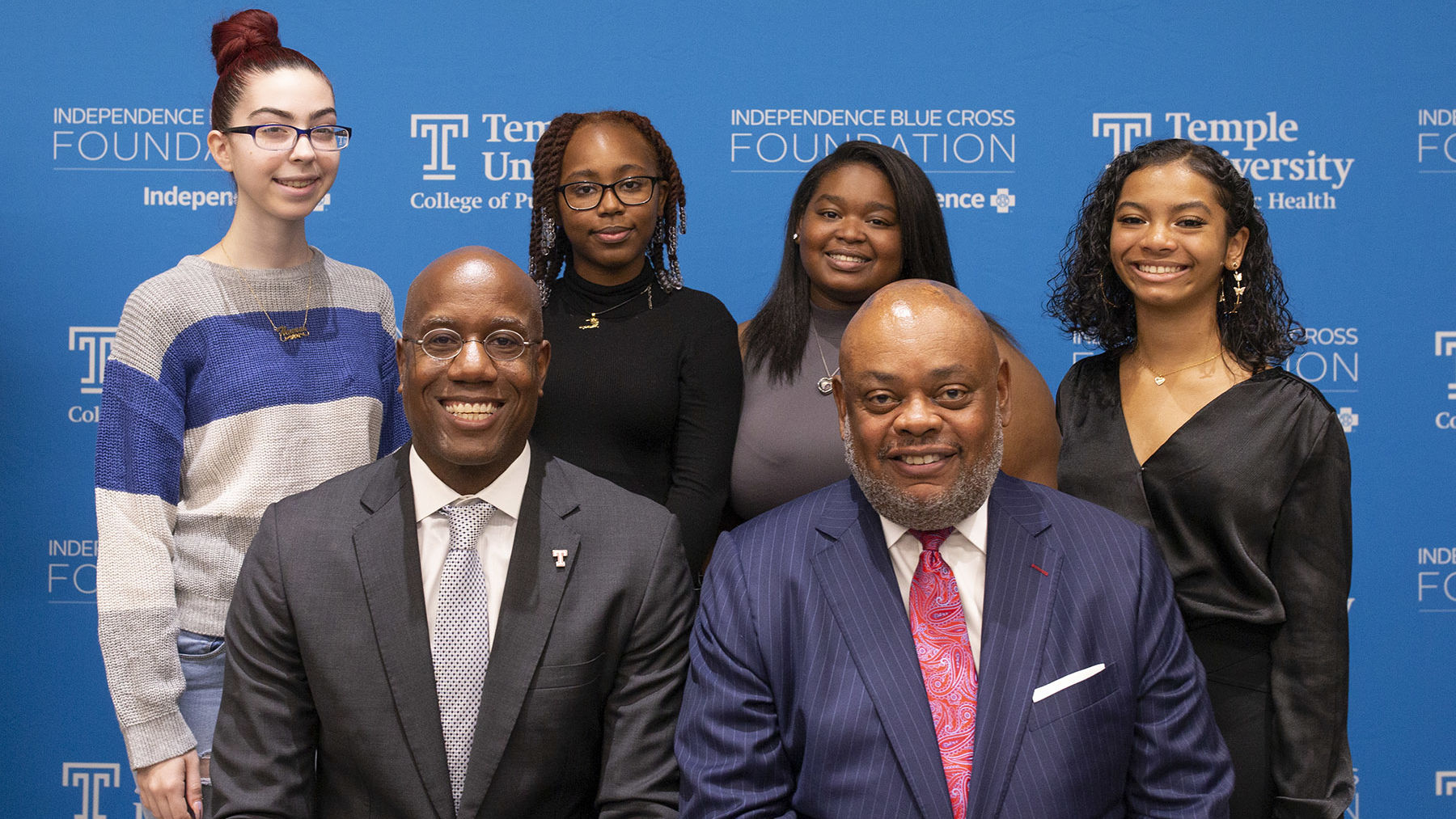 Image of students with the Temple President and Independence Health Group CEO.