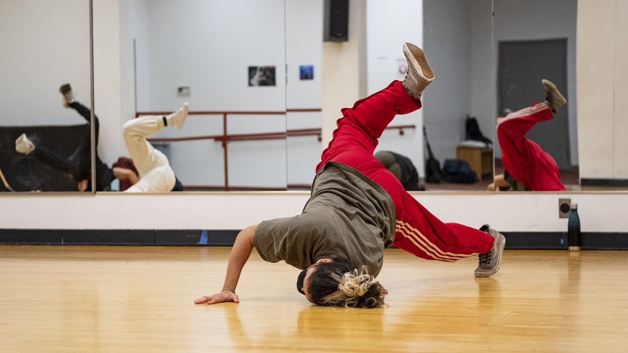 Image of a Temple dance student breaking.