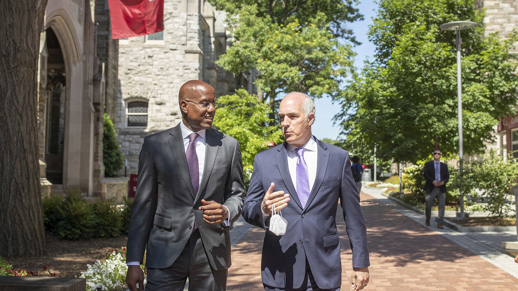 President Wingard talking with Senator Casey on Polett Walk