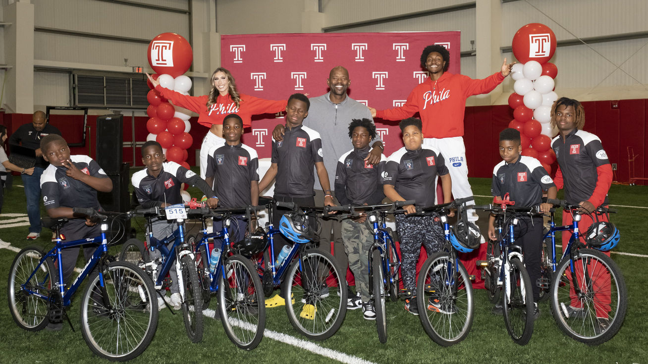 Adults and children together at Temple’s community appreciation night. 