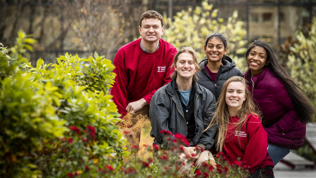 Image of Temple students outside on Mazur Terrace