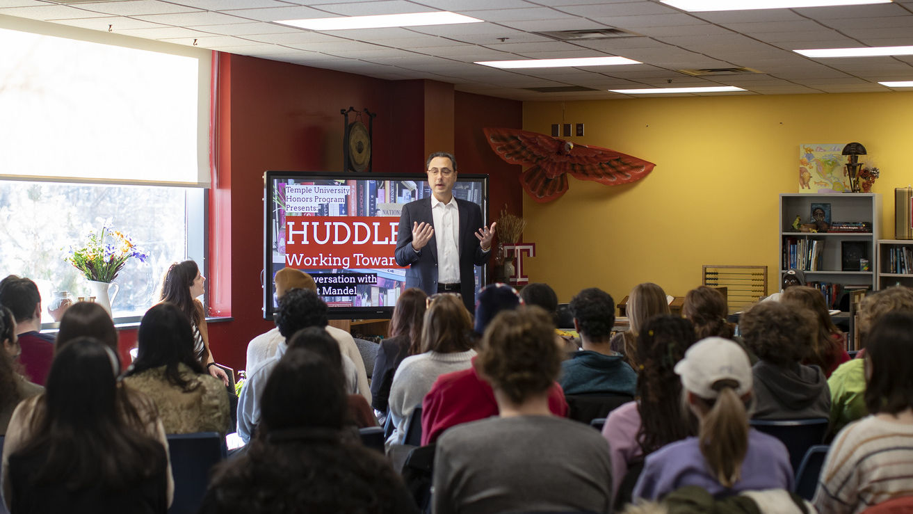 Provost Mandel meeting with Honors students