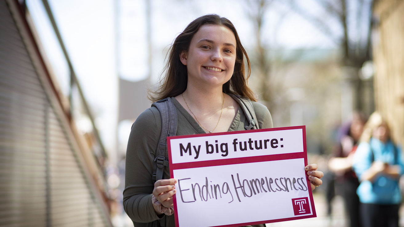Grace Ratkey holding a sign that says My big future: Ending homelessness