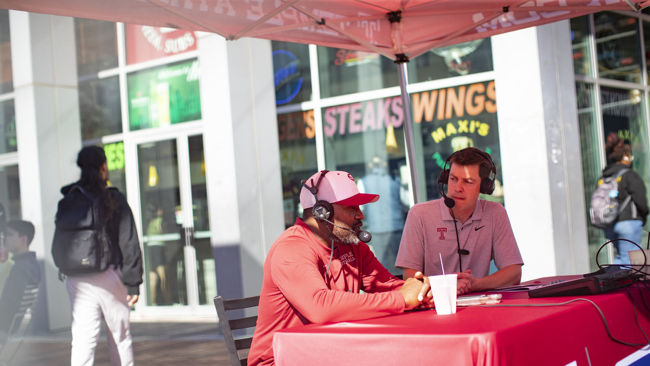 Image of a red canopy tent outside of Maxi’s Pizza, Subs and Bar on campus. 