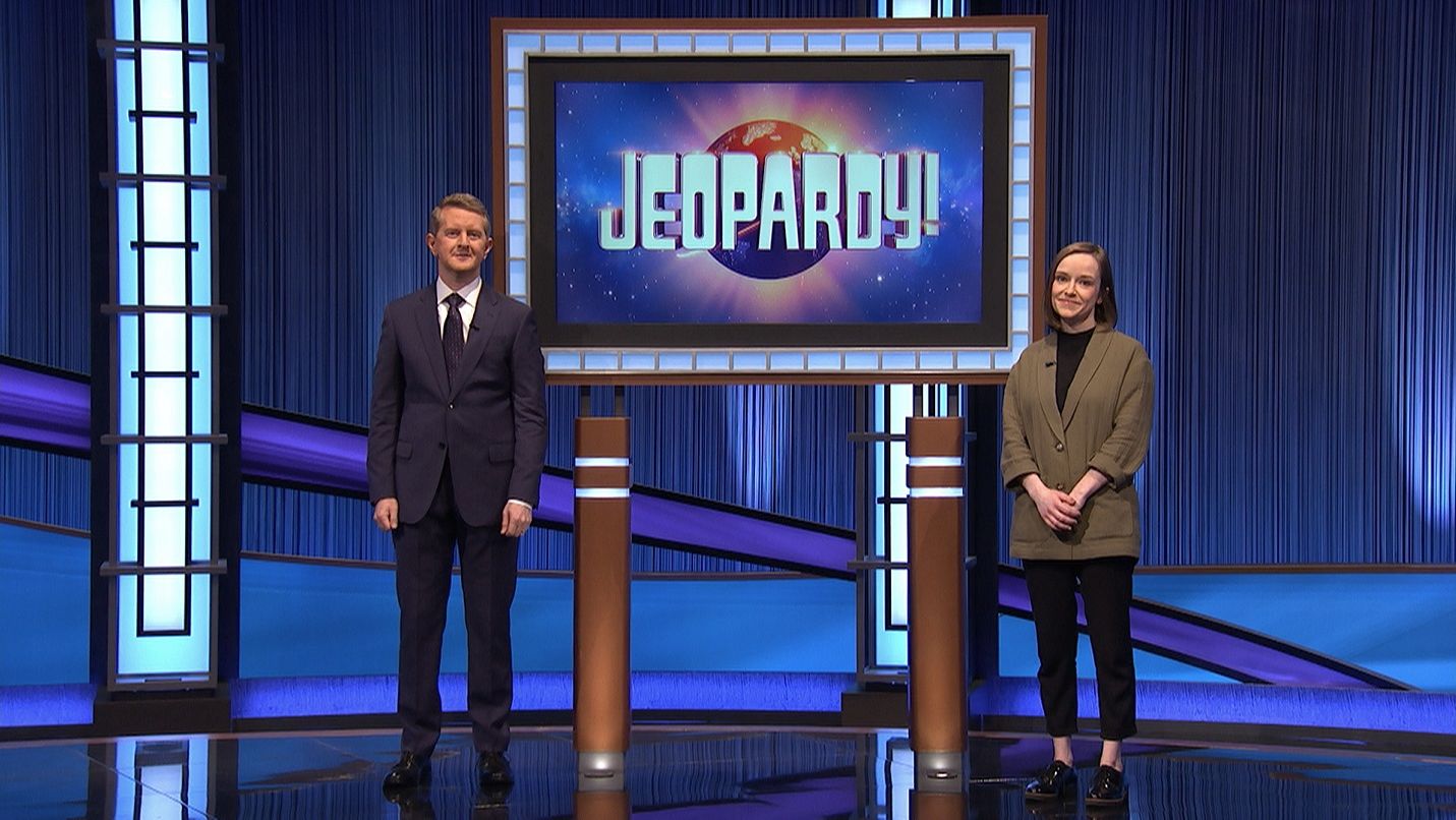  Image of Caitlin McHale, KLN ’15 and Jeopardy! host Ken Jennings. 