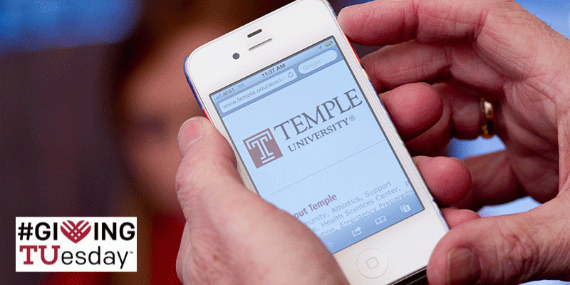 A donor using a mobile device to give to Temple.
