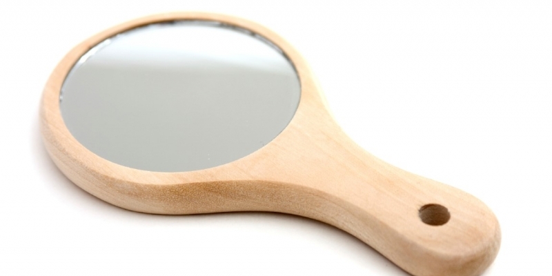 Picture of a simple hand-held mirror